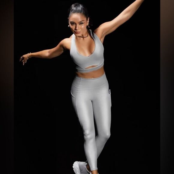 Fabletics Matte Silver Foil Oasis PureLuxe High-Waisted 7/8 Legging - Picture 1 of 10